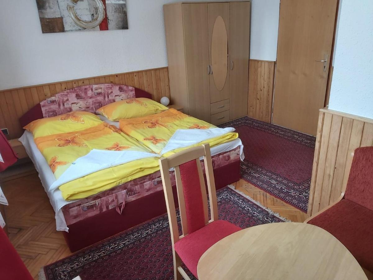 Penzion Fontana Hotell Náměšť nad Oslavou Exteriör bild