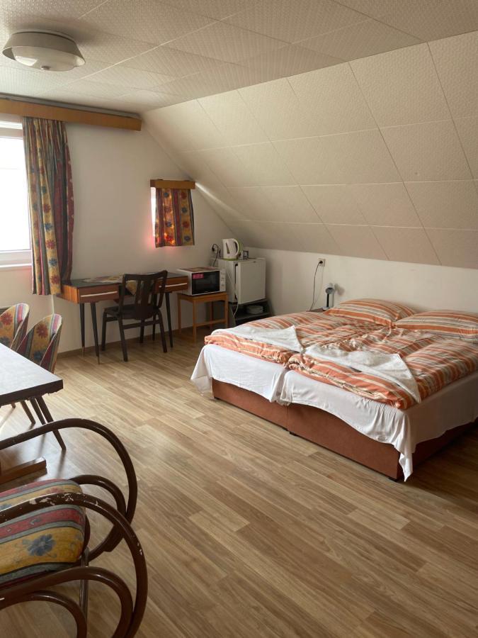 Penzion Fontana Hotell Náměšť nad Oslavou Exteriör bild