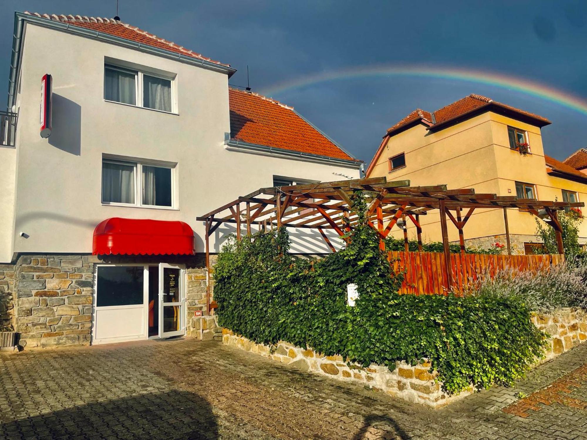 Penzion Fontana Hotell Náměšť nad Oslavou Exteriör bild